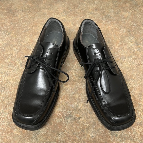 Men’s Black dress shoes - Picture 1 of 7